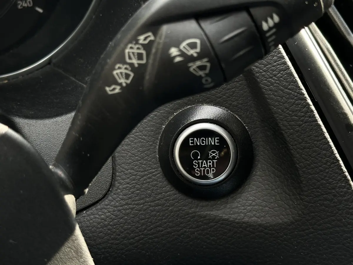 1.0 Titanium Keyless Cruise Control Stoelverw. Navi PDC 16''LM