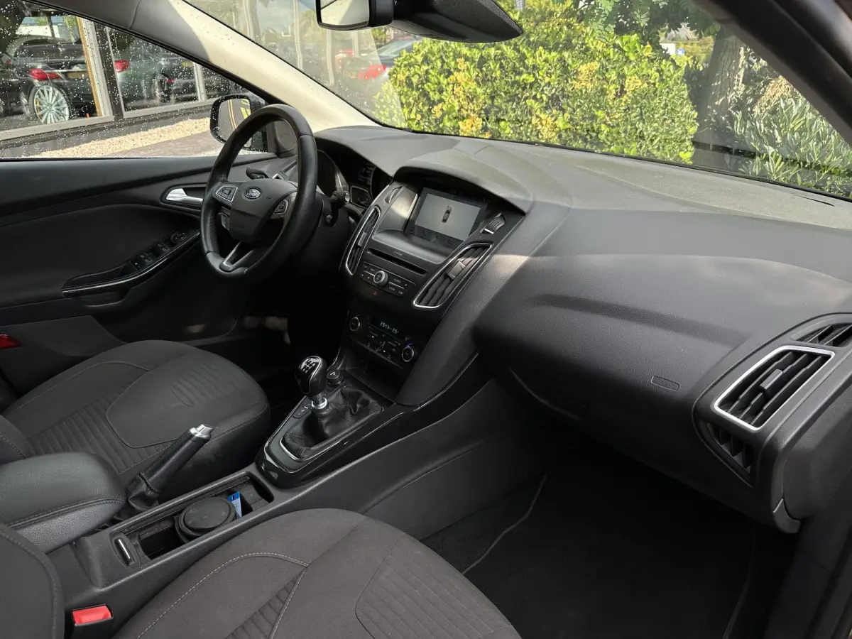 1.0 Titanium Keyless Cruise Control Stoelverw. Navi PDC 16''LM