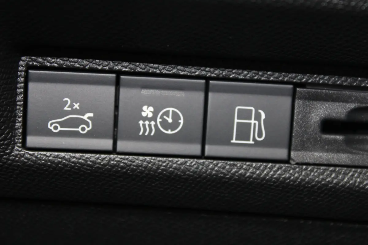 1.6 Plug-in Hybrid 195 GT | Automaat | Navigatie | Camera | Panorama/schuifdak | Focal | Nieuw model | Apple carplay |