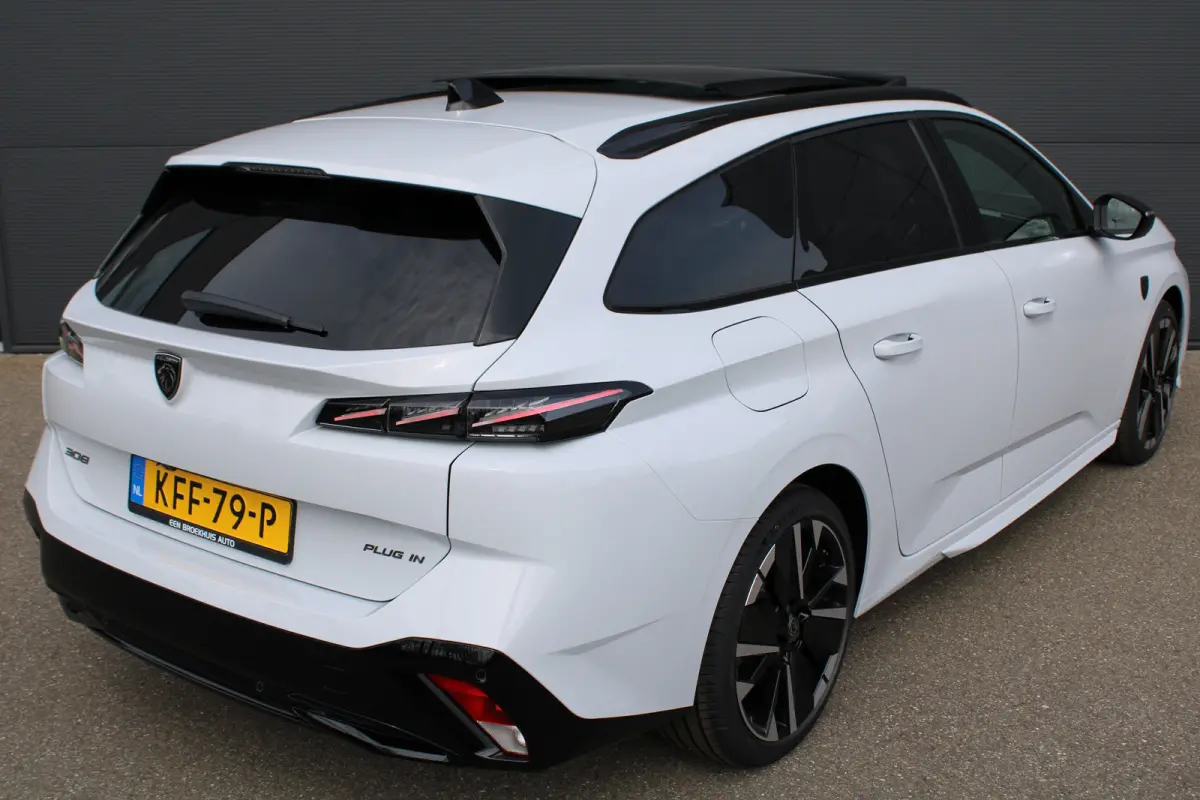 1.6 Plug-in Hybrid 195 GT | Automaat | Navigatie | Camera | Panorama/schuifdak | Focal | Nieuw model | Apple carplay |
