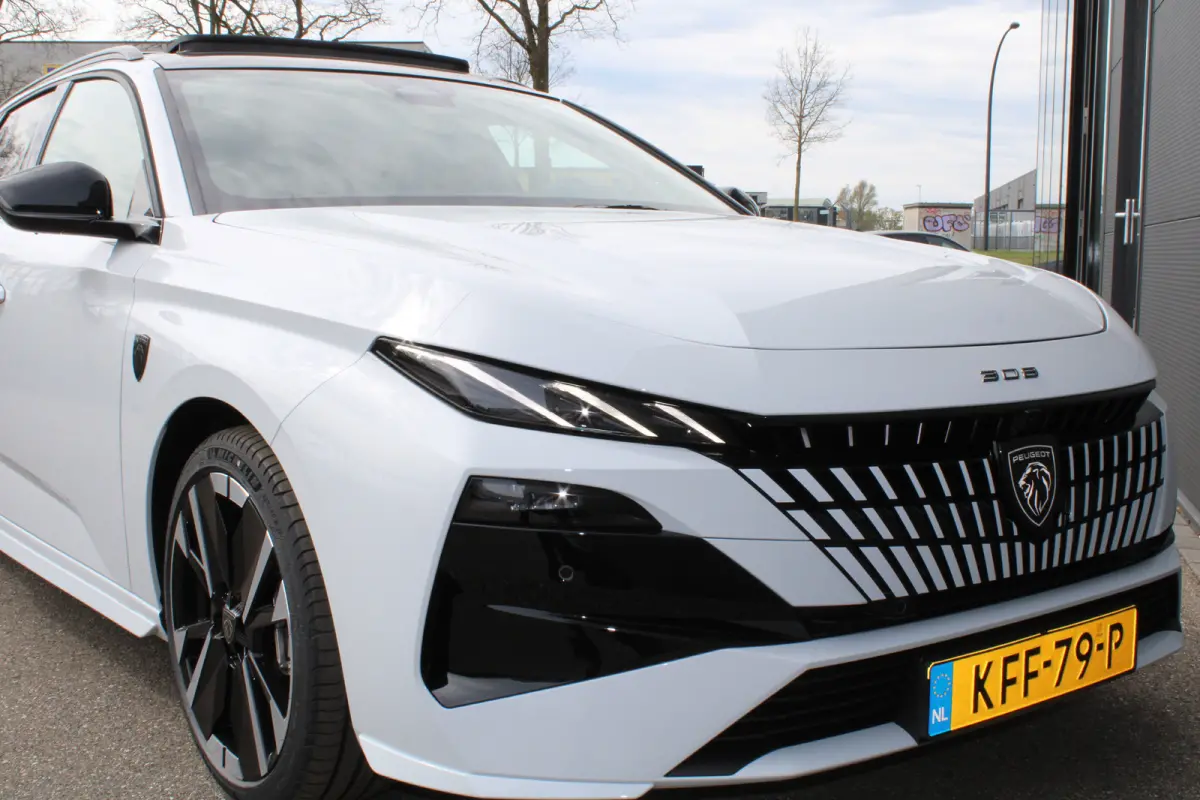 1.6 Plug-in Hybrid 195 GT | Automaat | Navigatie | Camera | Panorama/schuifdak | Focal | Nieuw model | Apple carplay |