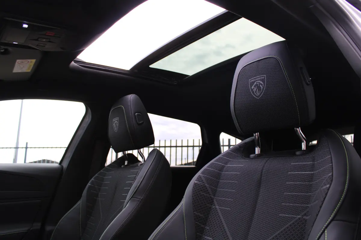 1.6 Plug-in Hybrid 195 GT | Automaat | Navigatie | Camera | Panorama/schuifdak | Focal | Nieuw model | Apple carplay |