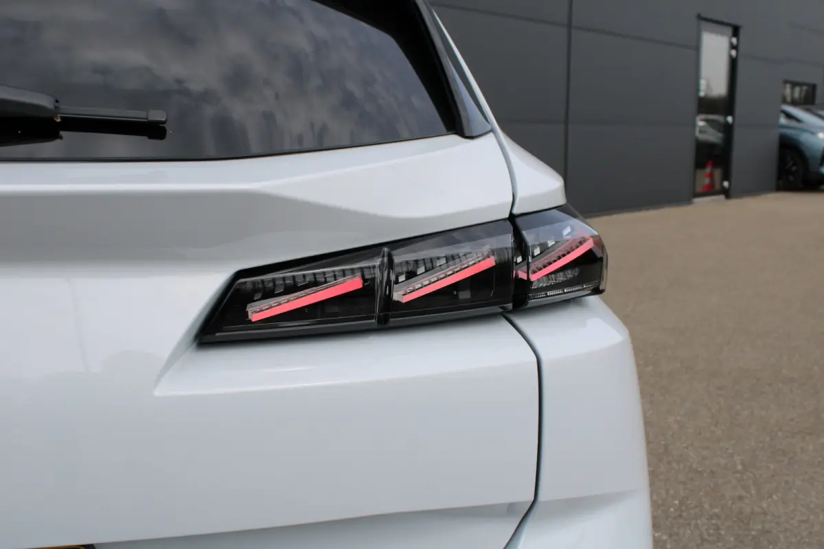 1.6 Plug-in Hybrid 195 GT | Automaat | Navigatie | Camera | Panorama/schuifdak | Focal | Nieuw model | Apple carplay |