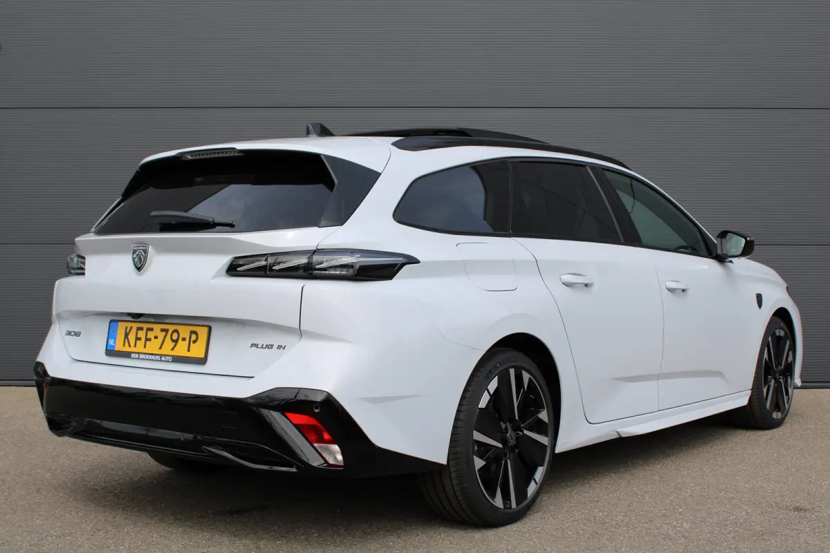 1.6 Plug-in Hybrid 195 GT | Automaat | Navigatie | Camera | Panorama/schuifdak | Focal | Nieuw model | Apple carplay |
