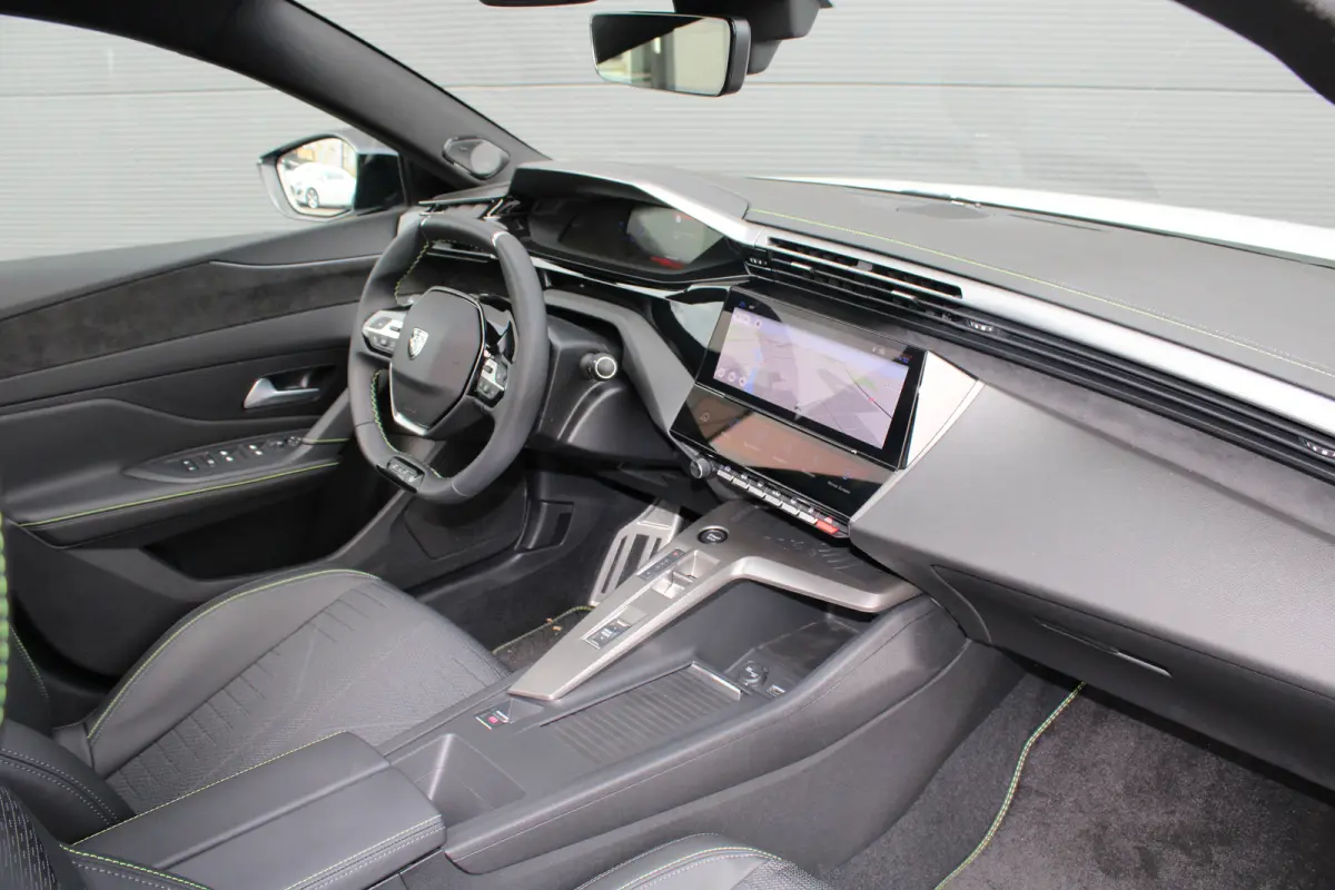 1.6 Plug-in Hybrid 195 GT | Automaat | Navigatie | Camera | Panorama/schuifdak | Focal | Nieuw model | Apple carplay |