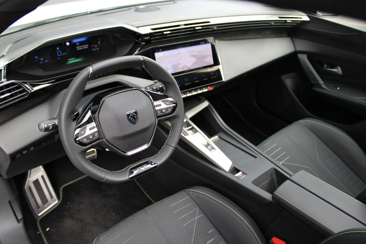 1.6 Plug-in Hybrid 195 GT | Automaat | Navigatie | Camera | Panorama/schuifdak | Focal | Nieuw model | Apple carplay |