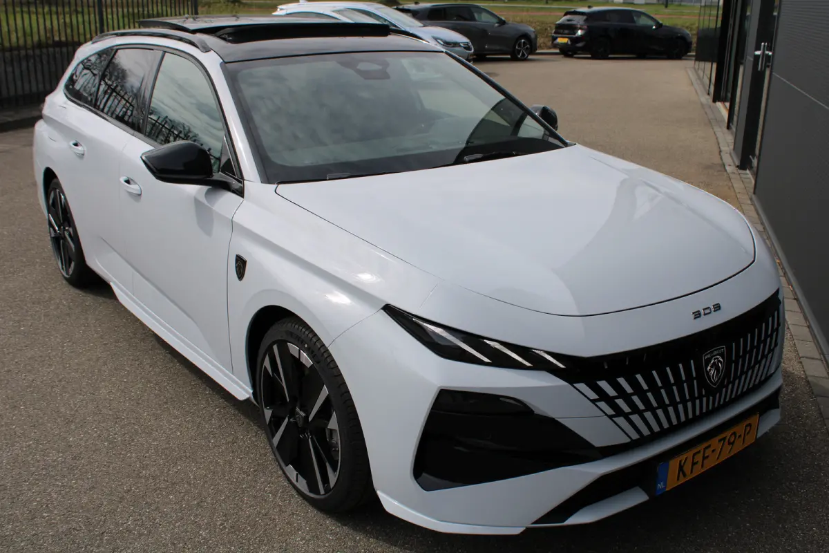 1.6 Plug-in Hybrid 195 GT | Automaat | Navigatie | Camera | Panorama/schuifdak | Focal | Nieuw model | Apple carplay |