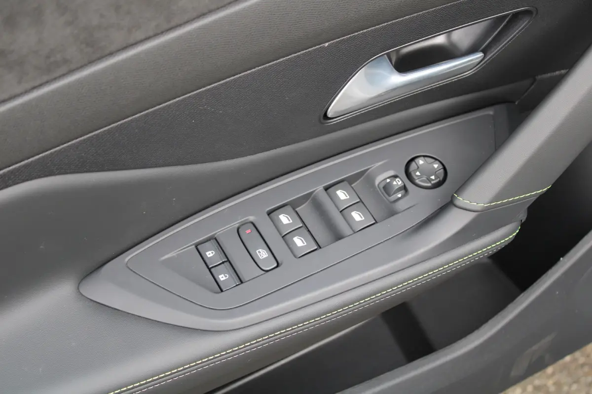 1.6 Plug-in Hybrid 195 GT | Automaat | Navigatie | Camera | Panorama/schuifdak | Focal | Nieuw model | Apple carplay |