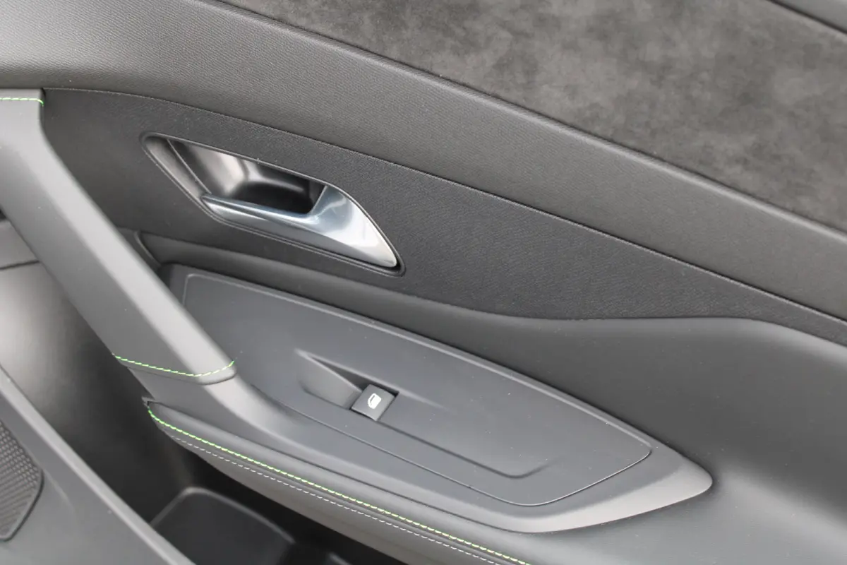 1.6 Plug-in Hybrid 195 GT | Automaat | Navigatie | Camera | Panorama/schuifdak | Focal | Nieuw model | Apple carplay |