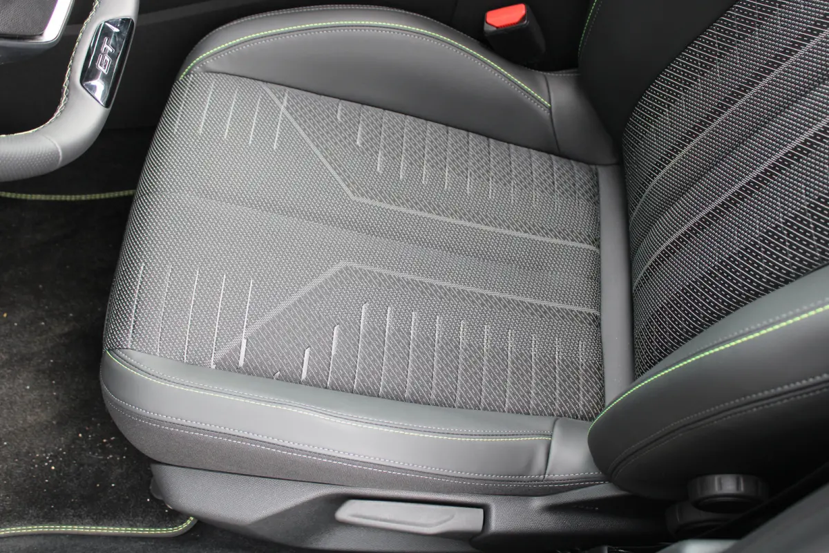 1.6 Plug-in Hybrid 195 GT | Automaat | Navigatie | Camera | Panorama/schuifdak | Focal | Nieuw model | Apple carplay |