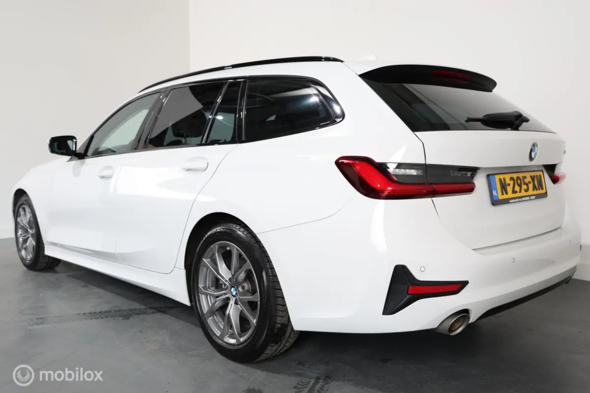 318i - Carplay - Stoelverwarming - Navi