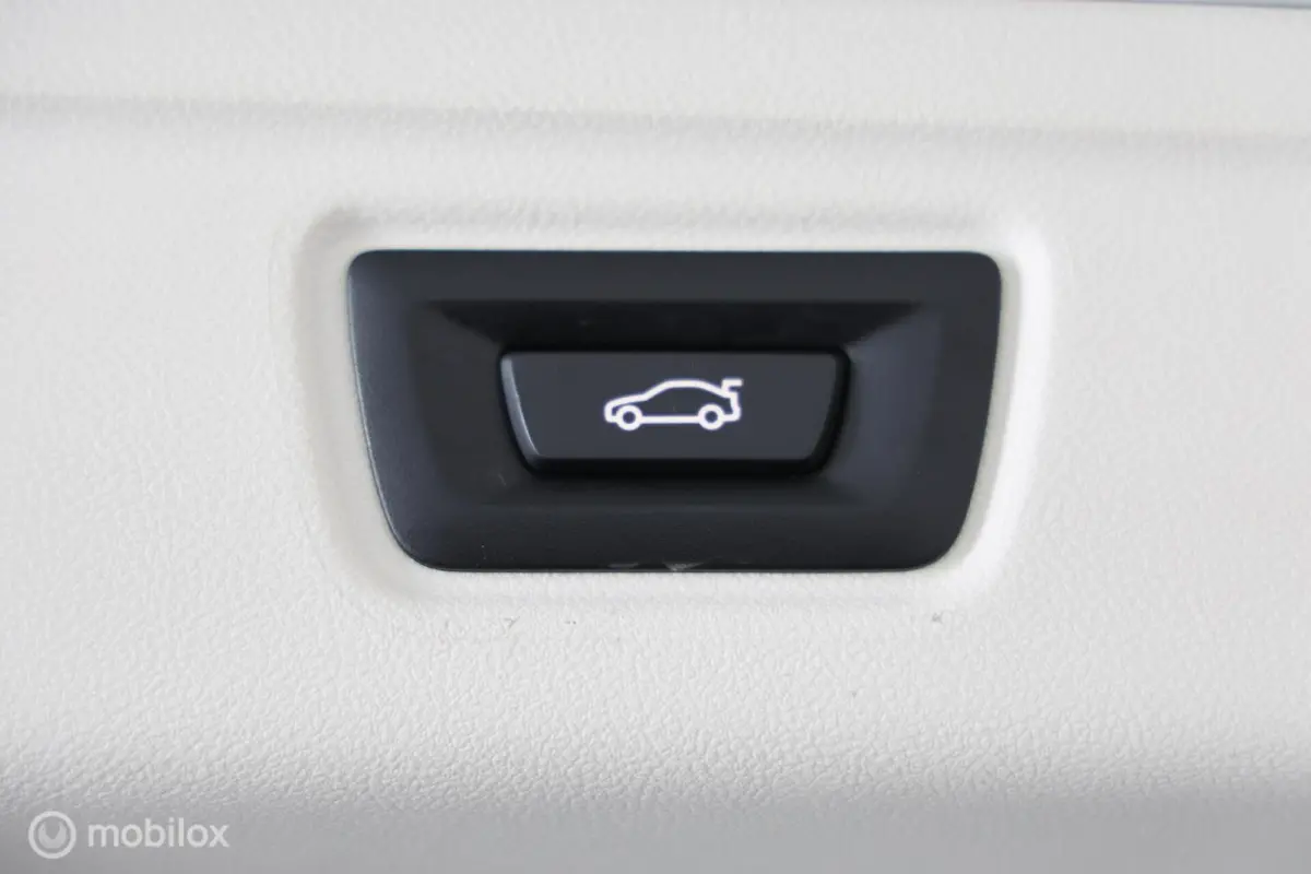 318i - Carplay - Stoelverwarming - Navi