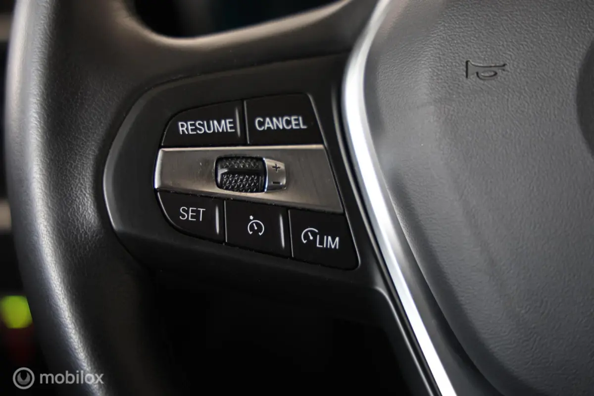 318i - Carplay - Stoelverwarming - Navi