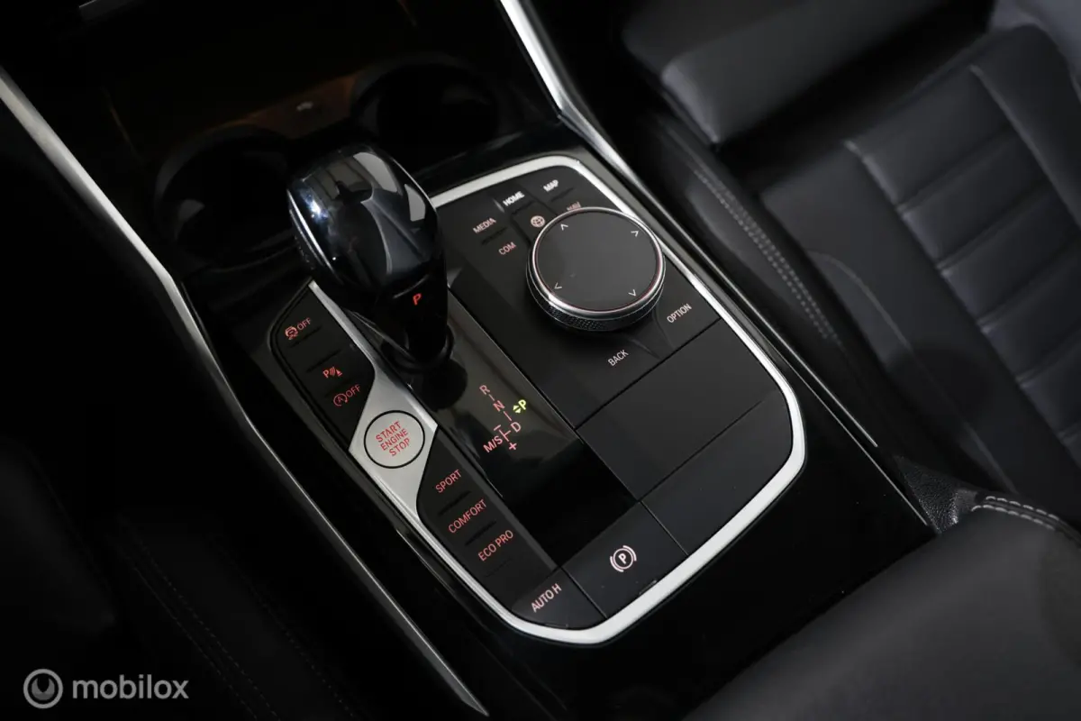 318i - Carplay - Stoelverwarming - Navi