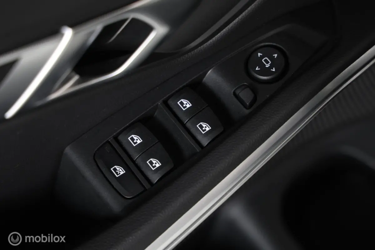 318i - Carplay - Stoelverwarming - Navi