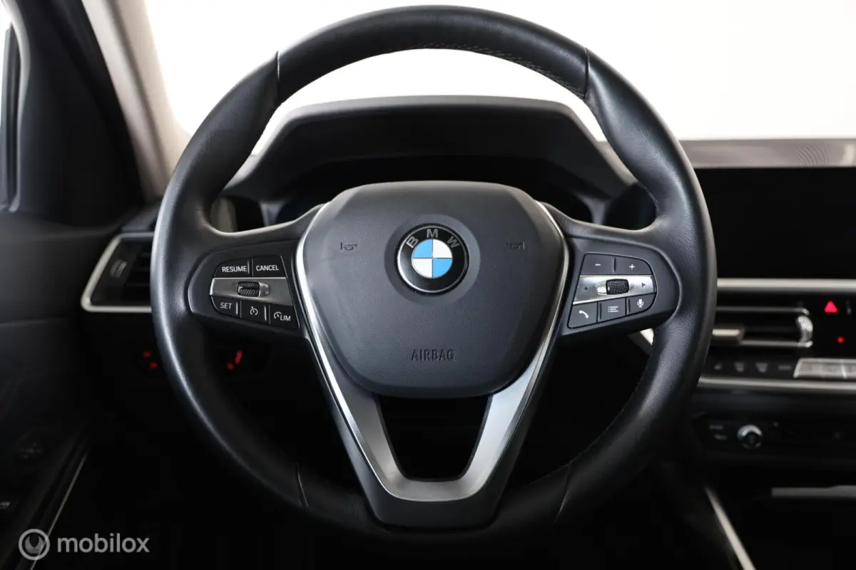 318i - Carplay - Stoelverwarming - Navi