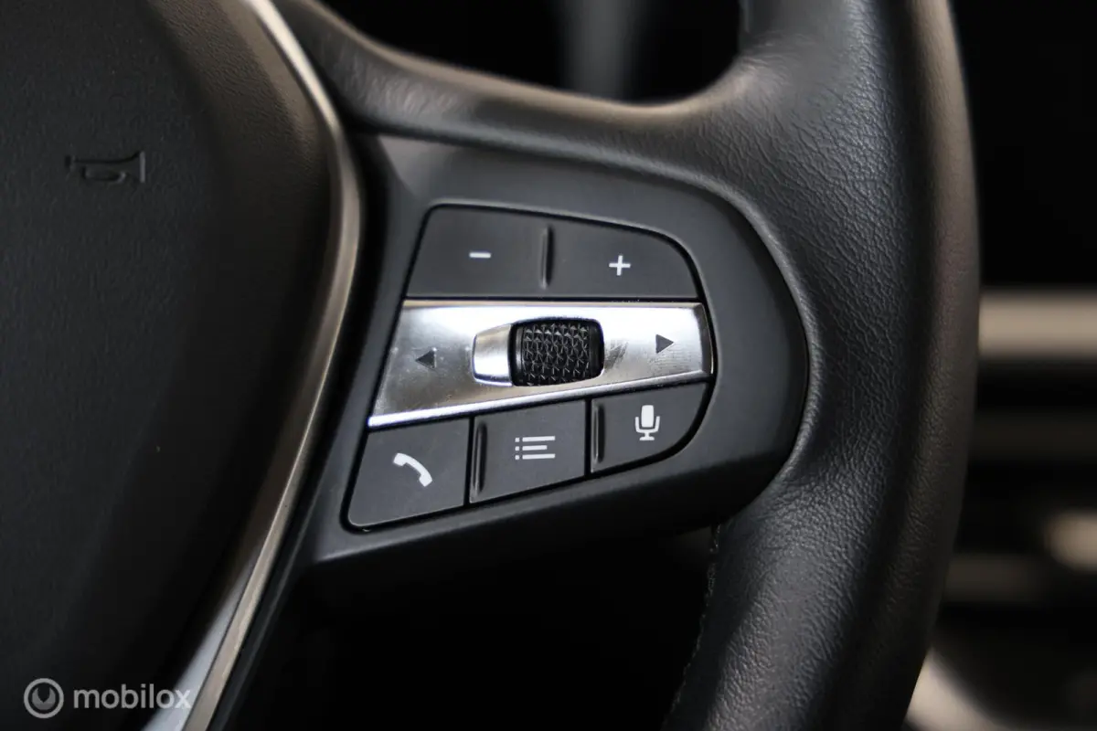 318i - Carplay - Stoelverwarming - Navi