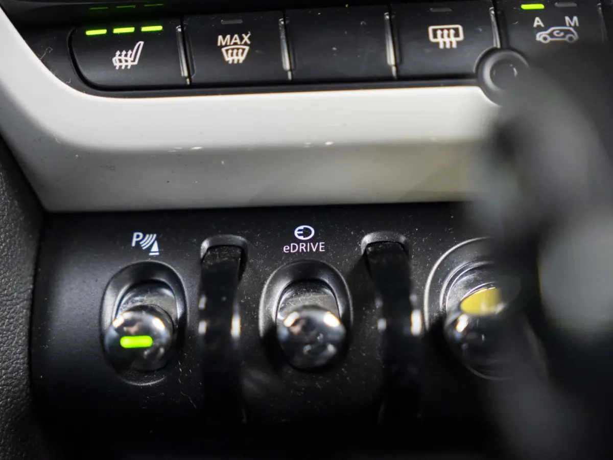 Cooper SE ALL4 Chili SoH 82% | + Achteruitrijcamera + elektrische achterklep + Stoelverwarming