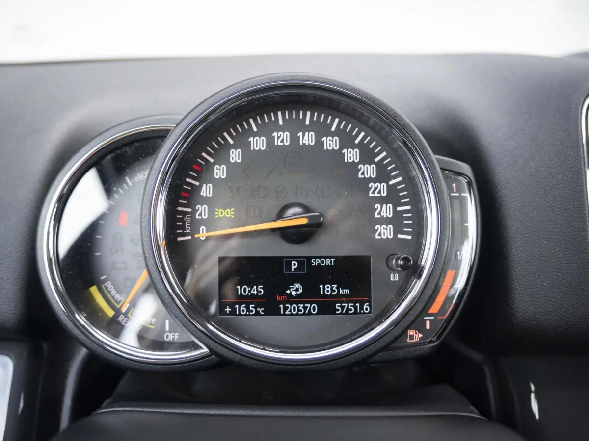 Cooper SE ALL4 Chili SoH 82% | + Achteruitrijcamera + elektrische achterklep + Stoelverwarming