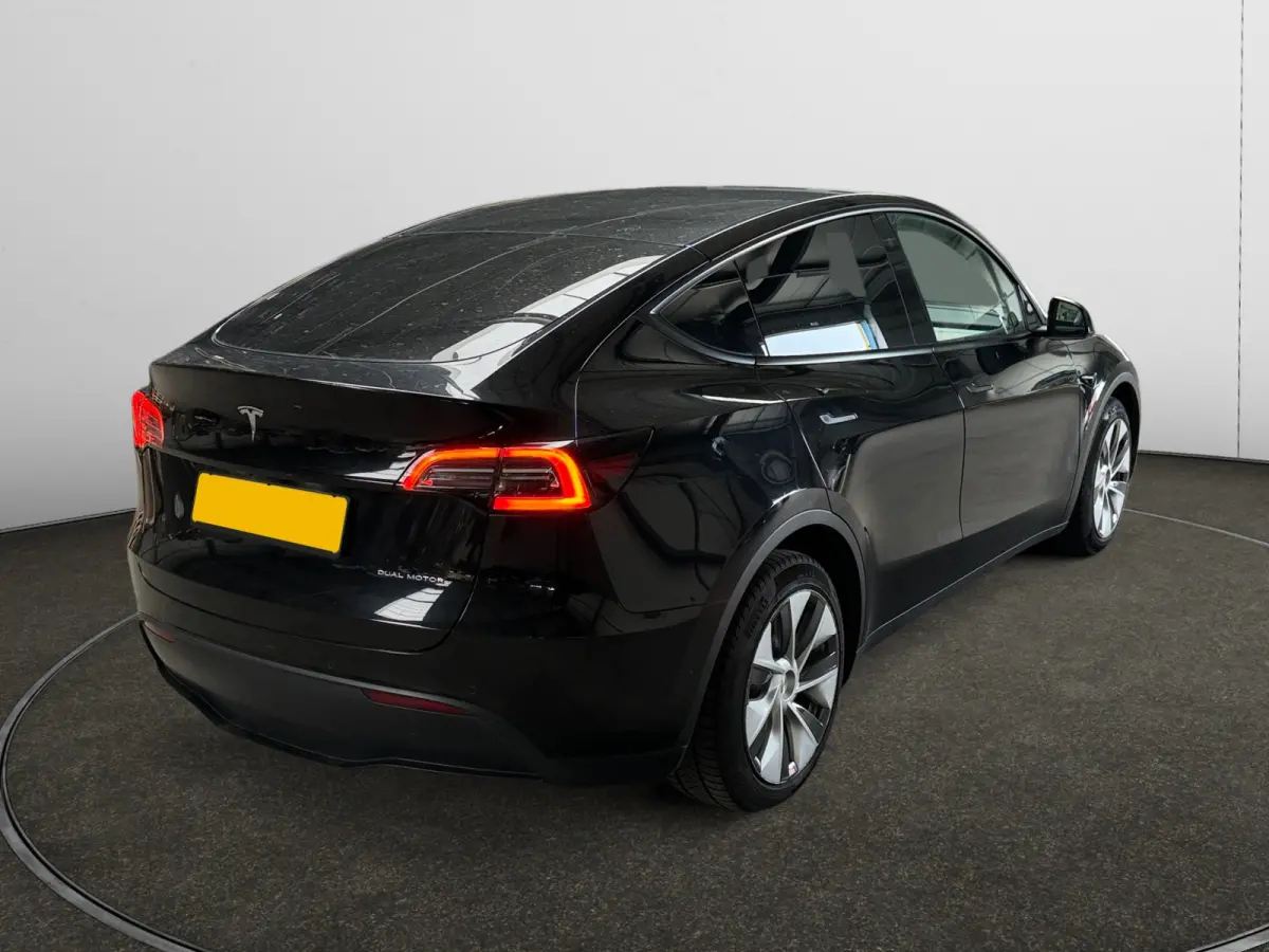 Long Range Dual Motor AWD 75 kWh SOH 88%, Panoramadak, Auto Pilot, 360 Camera, Stoelverwarming