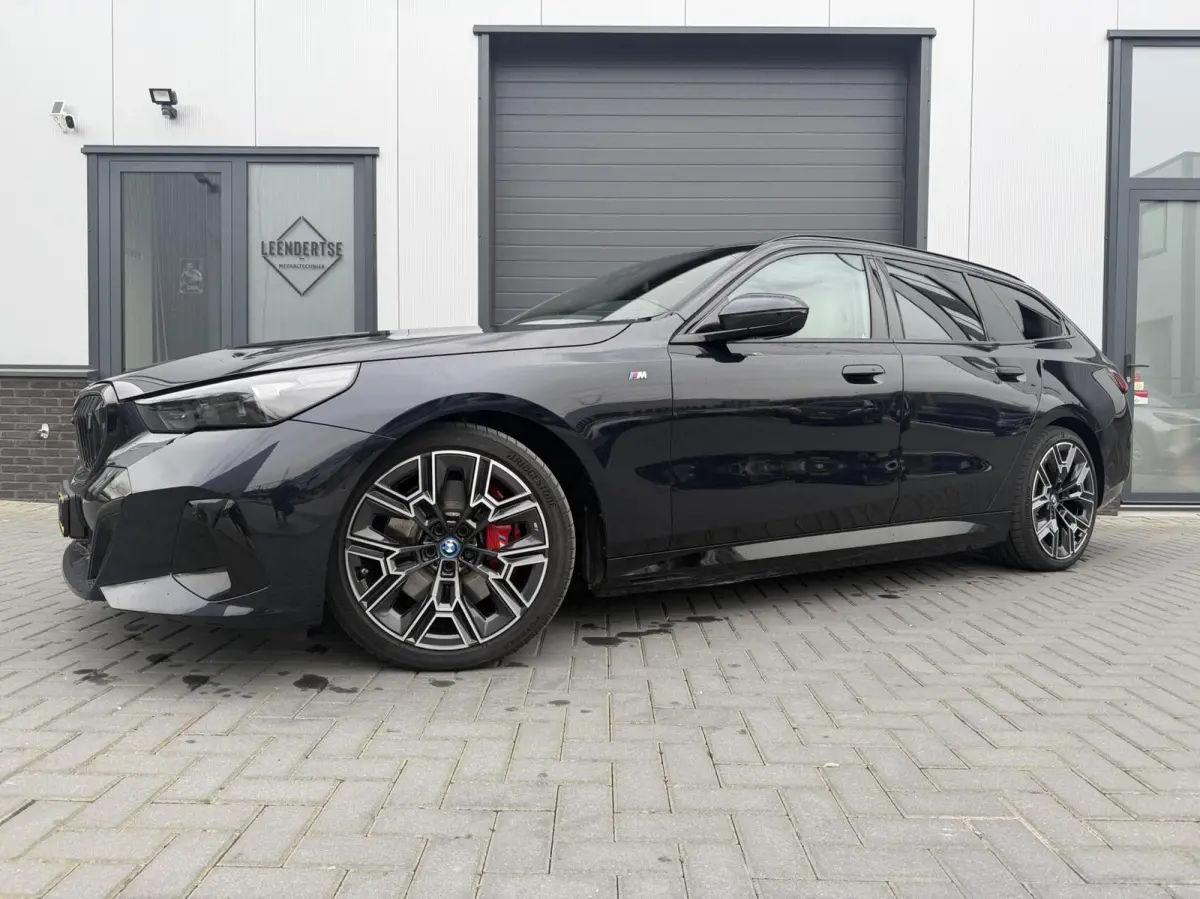 BMW i5 Touring leasen