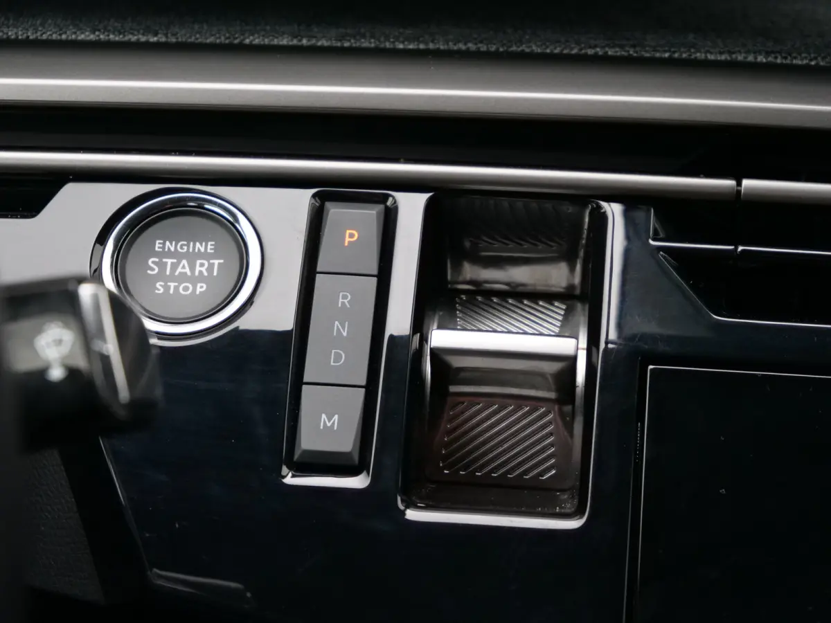 1.2 Hybrid 136 Pk Allure Automaat DAB / Apple Carplay / Camera / 19 inch