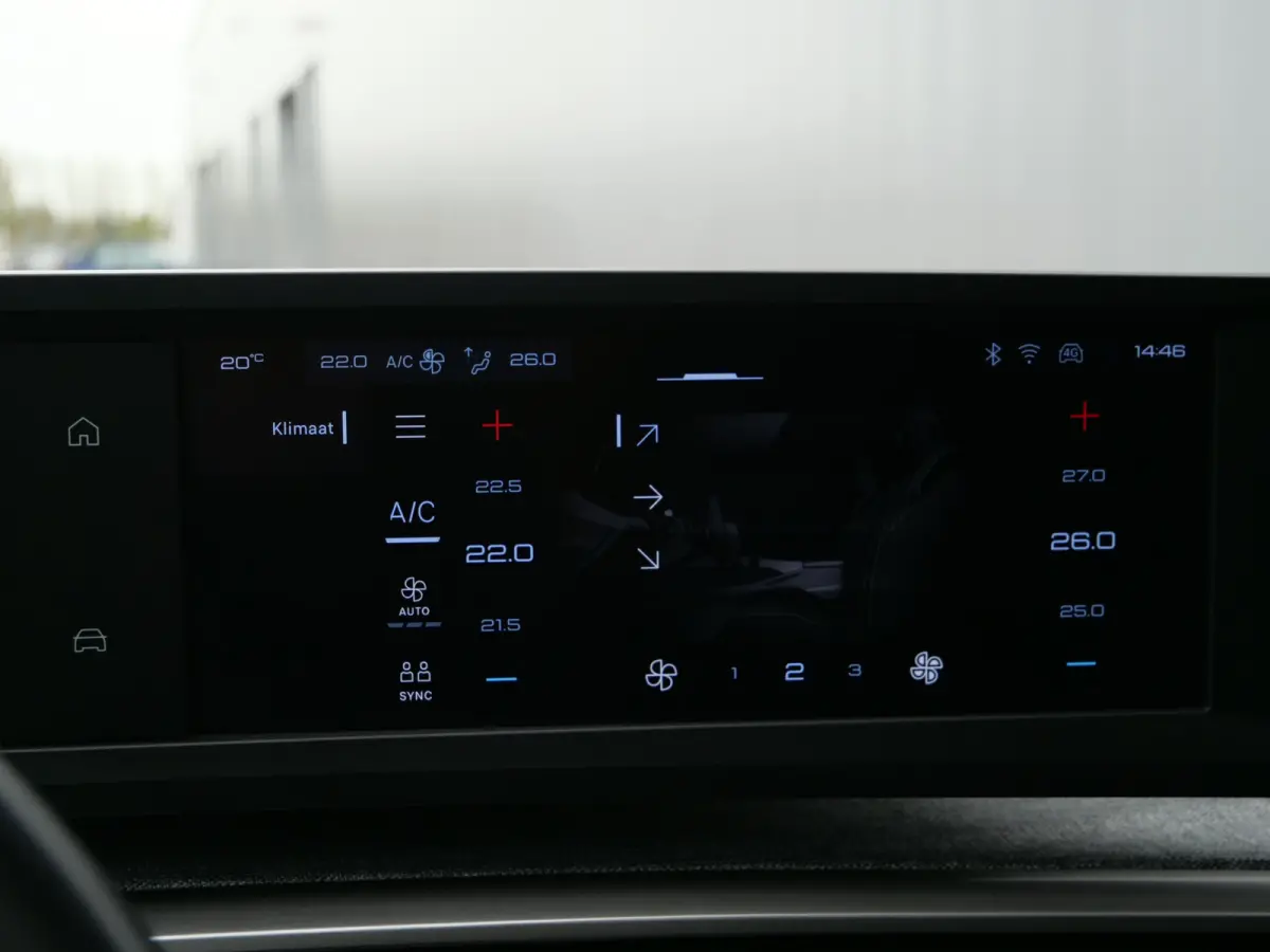 1.2 Hybrid 136 Pk Allure Automaat DAB / Apple Carplay / Camera / 19 inch
