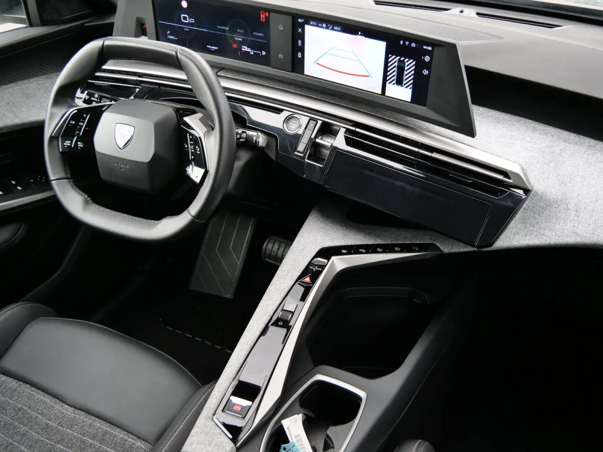 1.2 Hybrid 136 Pk Allure Automaat DAB / Apple Carplay / Camera / 19 inch