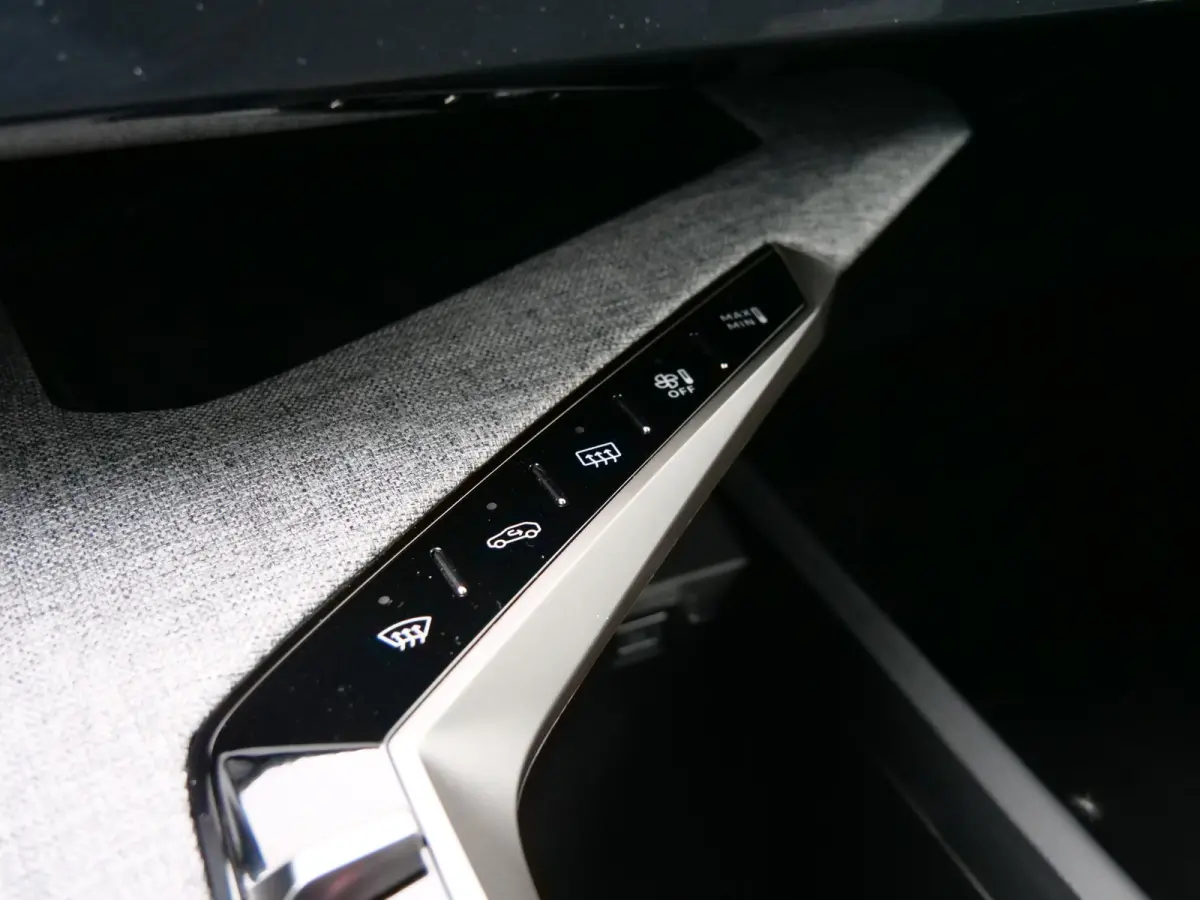 1.2 Hybrid 136 Pk Allure Automaat DAB / Apple Carplay / Camera / 19 inch