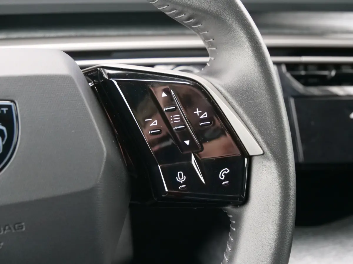 1.2 Hybrid 136 Pk Allure Automaat DAB / Apple Carplay / Camera / 19 inch