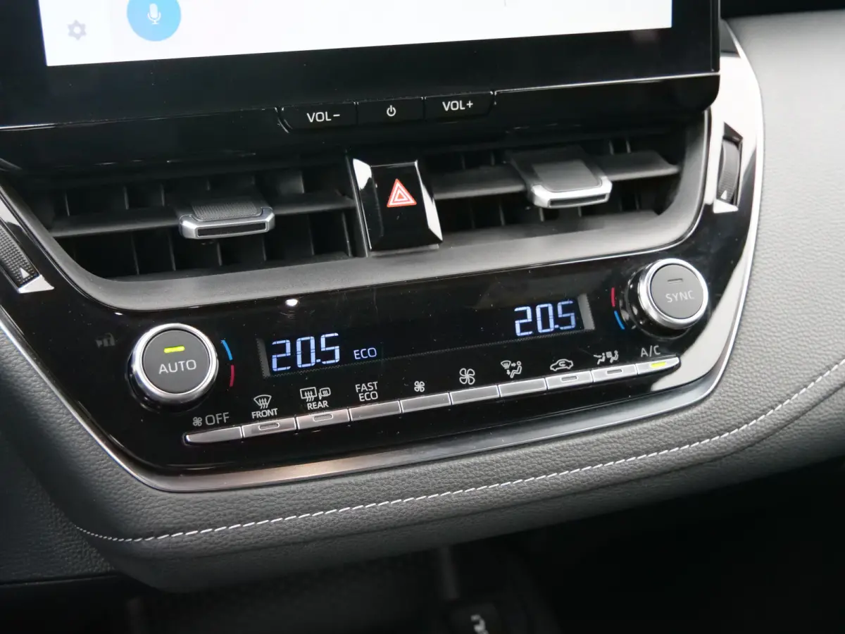 Hybrid 140 Pk Business Automaat Apple Carplay / DAB / Camera / Stoel- en stuurverwarming