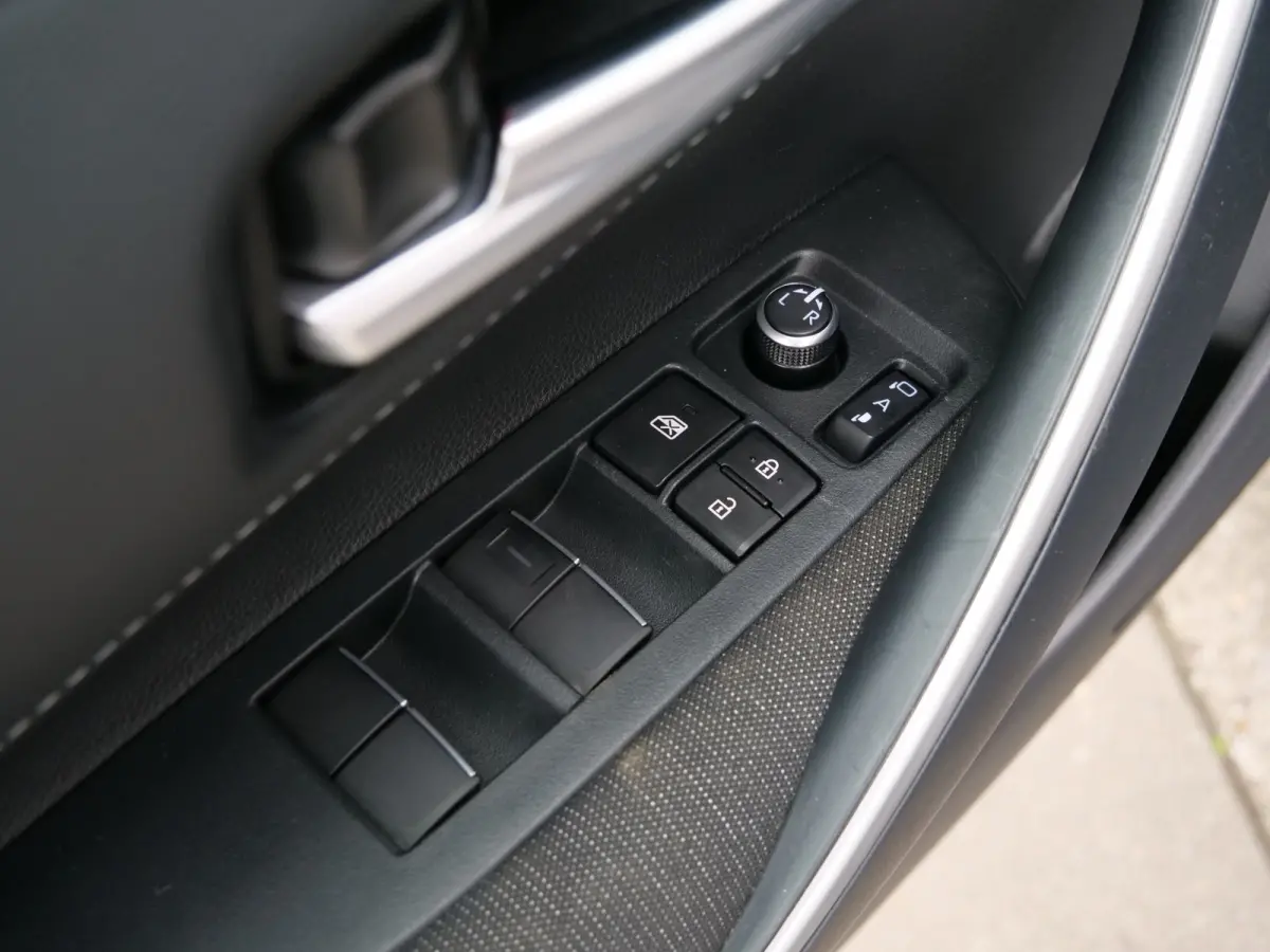 Hybrid 140 Pk Business Automaat Apple Carplay / DAB / Camera / Stoel- en stuurverwarming