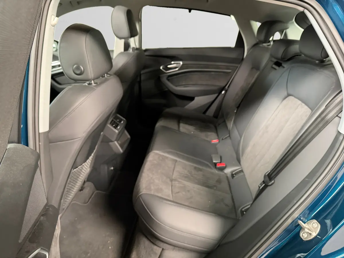 55 quattro Business edition Plus 95 kWh SOH 95%, Panoramadak, Moving Intelligence, Carplay, Android Auto