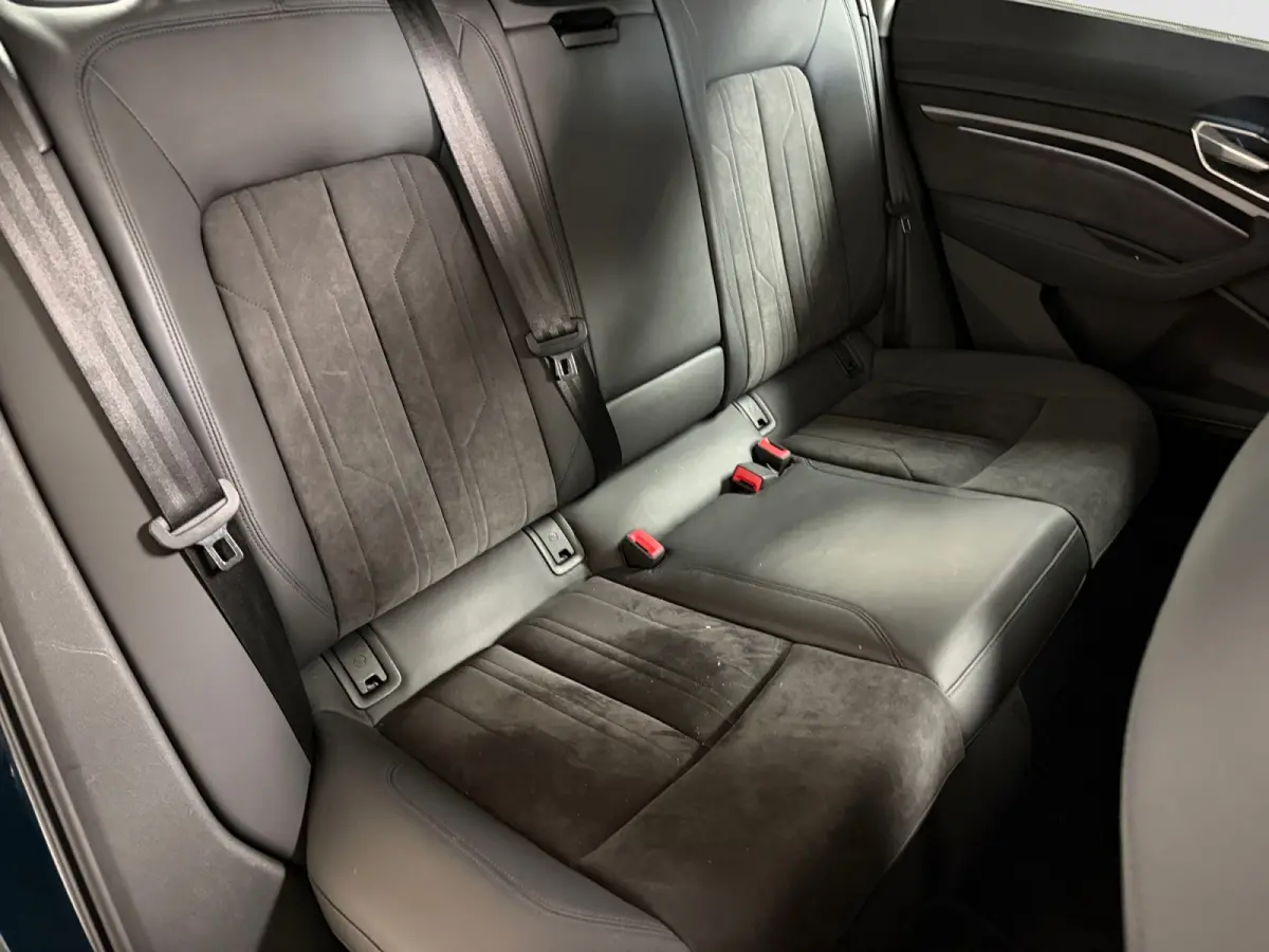 55 quattro Business edition Plus 95 kWh SOH 95%, Panoramadak, Moving Intelligence, Carplay, Android Auto