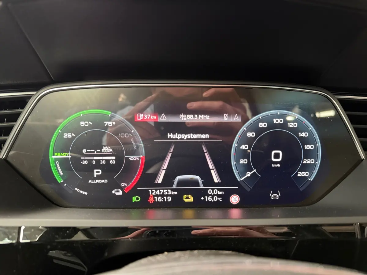 55 quattro Business edition Plus 95 kWh SOH 95%, Panoramadak, Moving Intelligence, Carplay, Android Auto