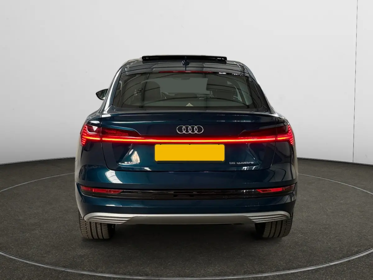 55 quattro Business edition Plus 95 kWh SOH 95%, Panoramadak, Moving Intelligence, Carplay, Android Auto