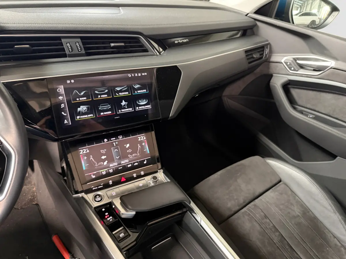 55 quattro Business edition Plus 95 kWh SOH 95%, Panoramadak, Moving Intelligence, Carplay, Android Auto