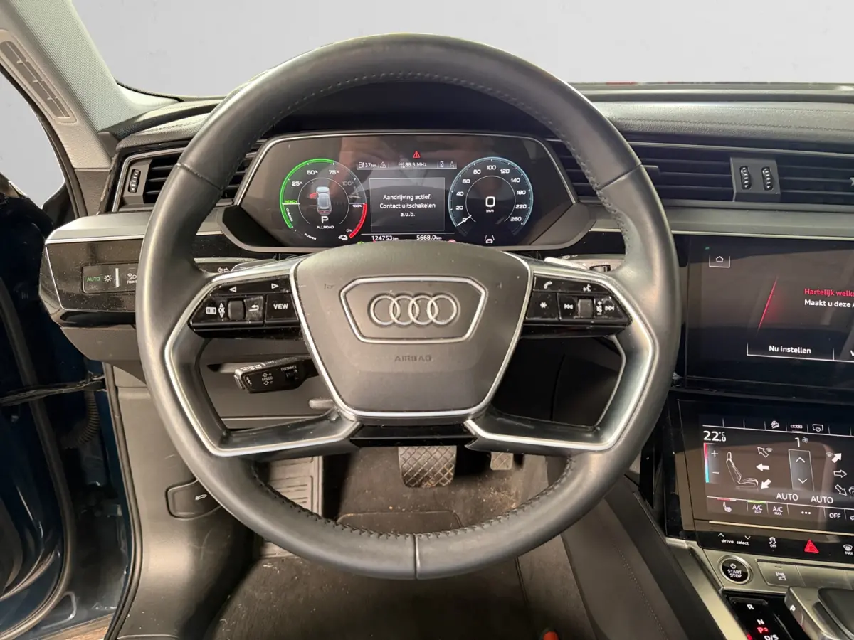 55 quattro Business edition Plus 95 kWh SOH 95%, Panoramadak, Moving Intelligence, Carplay, Android Auto