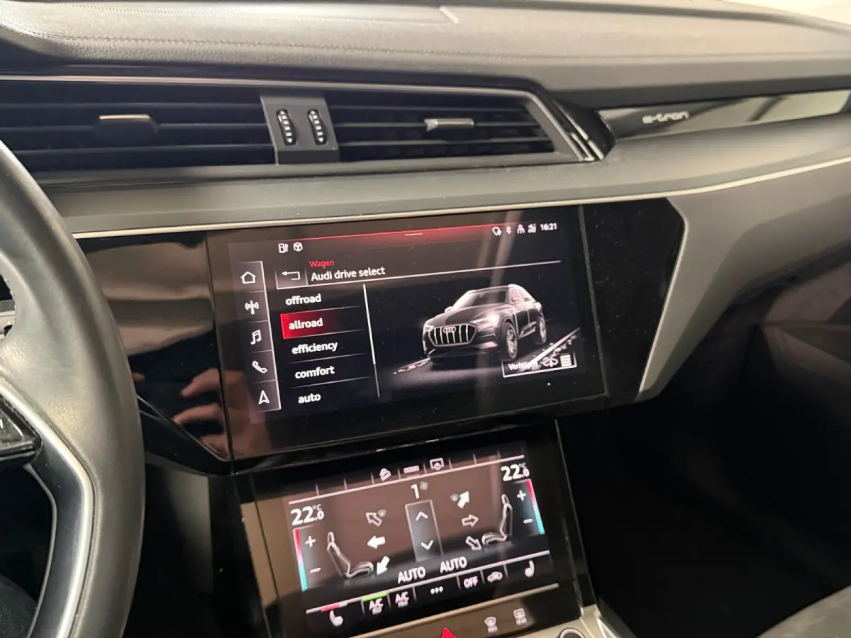 55 quattro Business edition Plus 95 kWh SOH 95%, Panoramadak, Moving Intelligence, Carplay, Android Auto