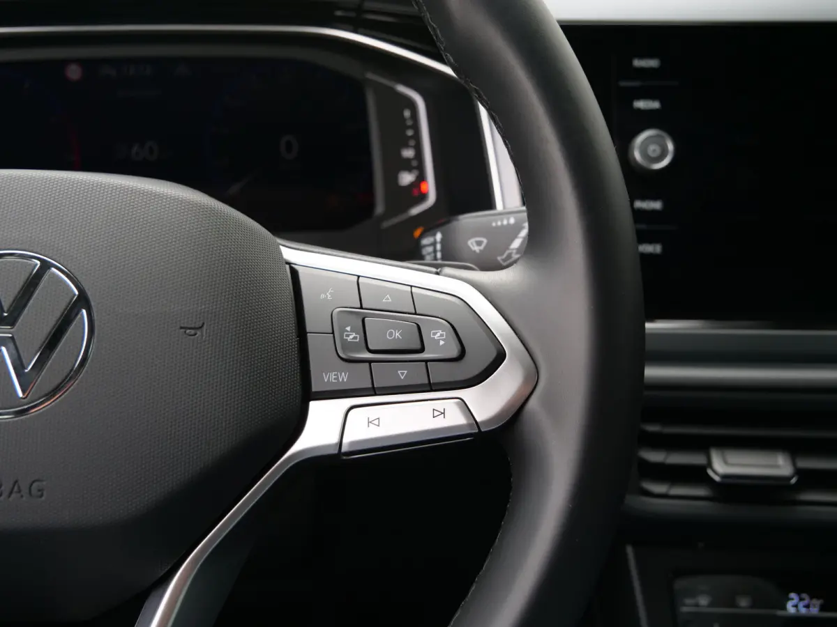 1.0 TSI R-Line Edition 116 Pk Automaat DAB / Apple Carplay / Camera / Stoelverwarming