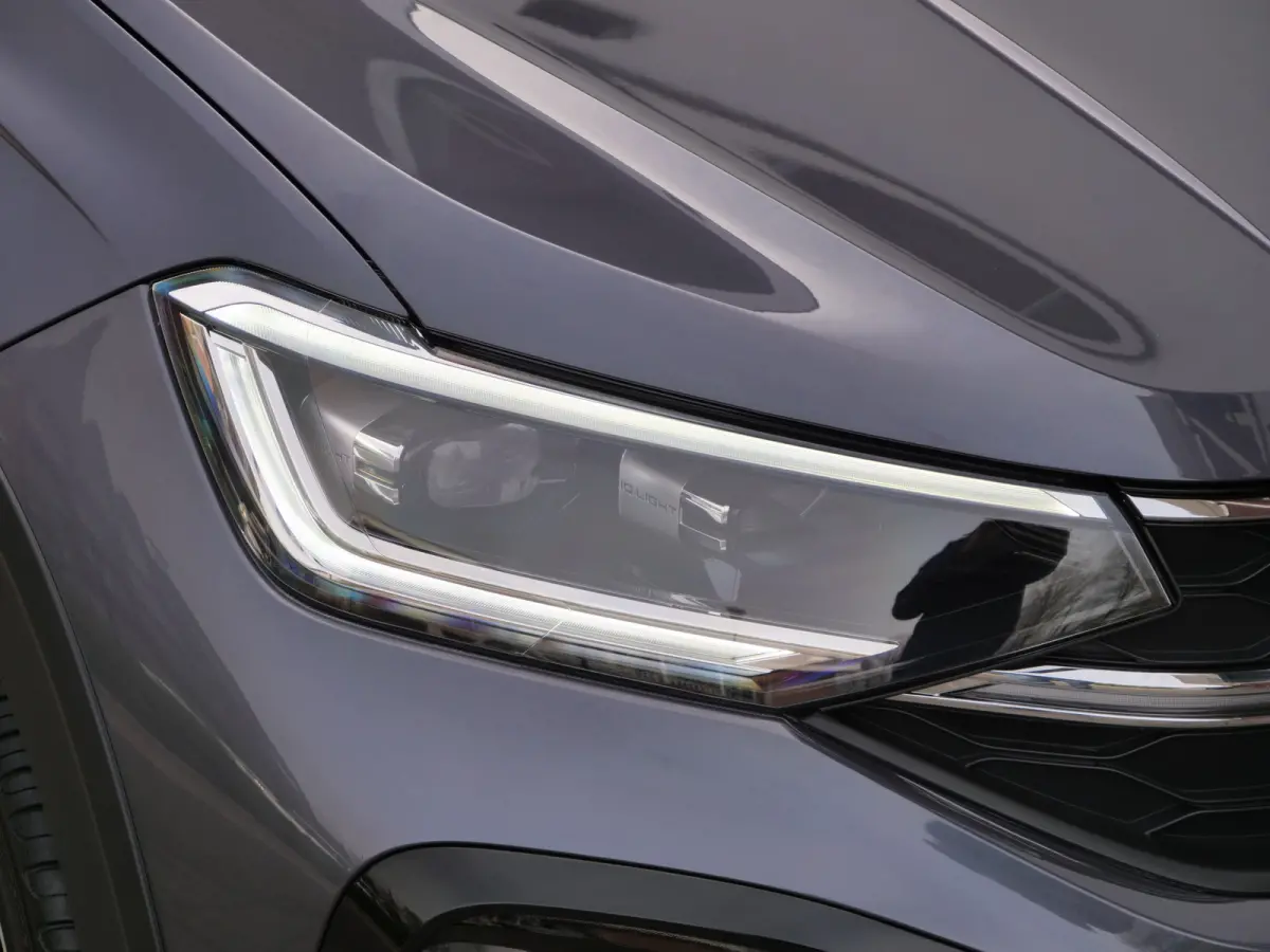 1.0 TSI R-Line Edition 116 Pk Automaat DAB / Apple Carplay / Camera / Stoelverwarming