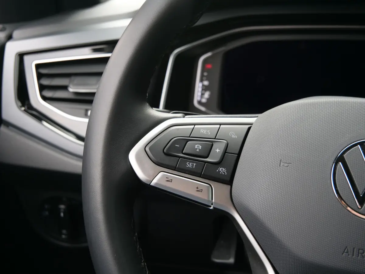 1.0 TSI R-Line Edition 116 Pk Automaat DAB / Apple Carplay / Camera / Stoelverwarming