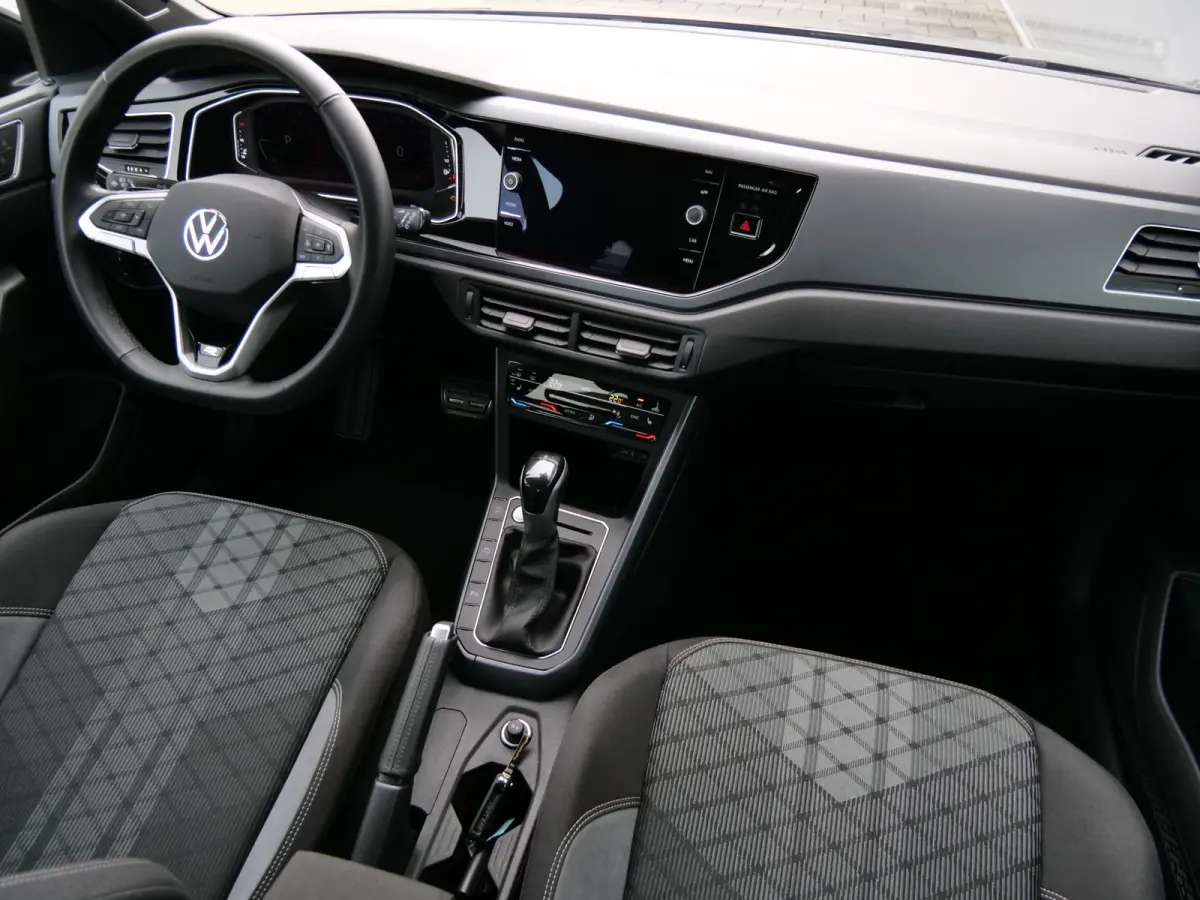 1.0 TSI R-Line Edition 116 Pk Automaat DAB / Apple Carplay / Camera / Stoelverwarming