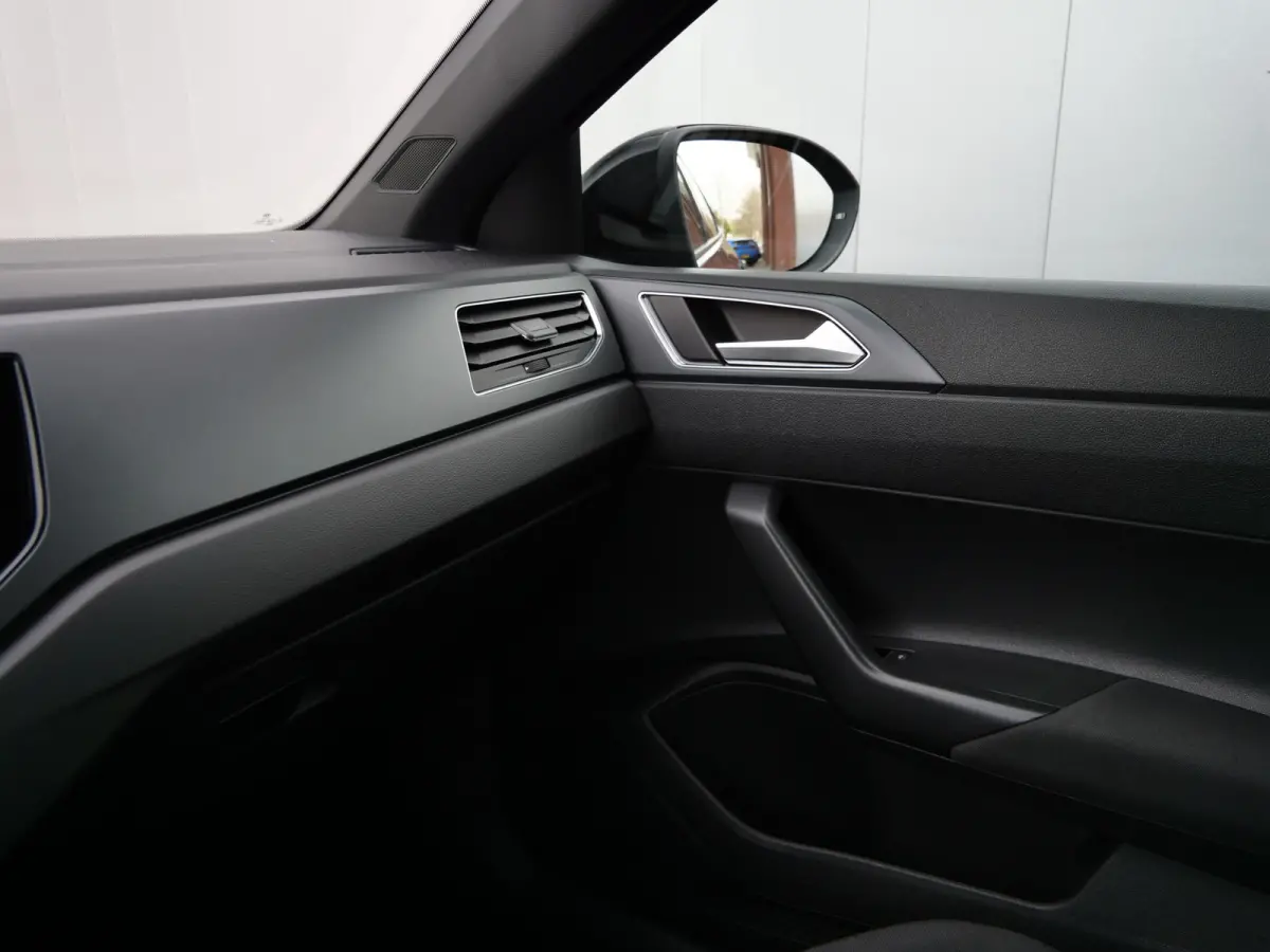 1.0 TSI R-Line Edition 116 Pk Automaat DAB / Apple Carplay / Camera / Stoelverwarming