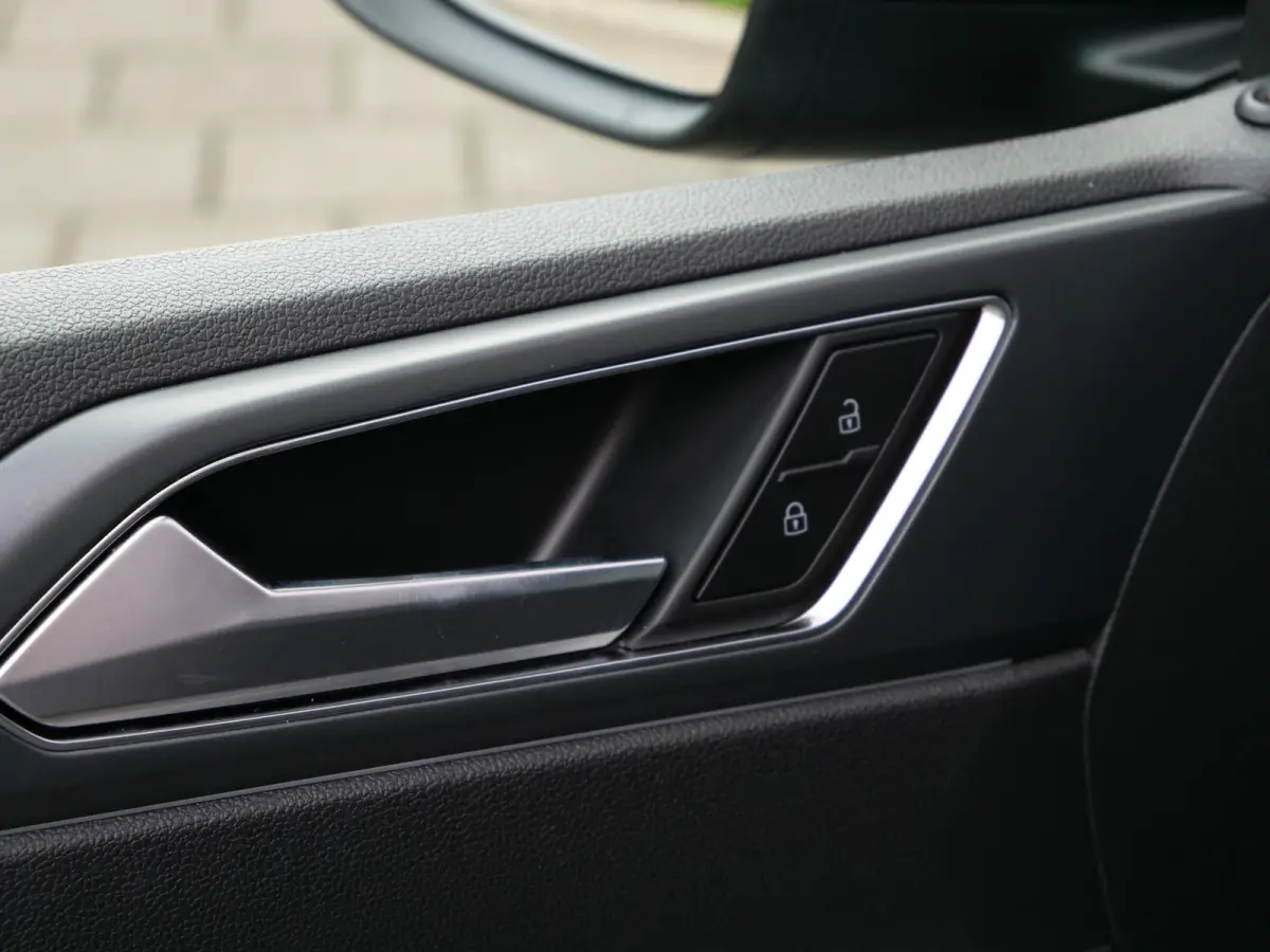 1.0 TSI R-Line Edition 116 Pk Automaat DAB / Apple Carplay / Camera / Stoelverwarming