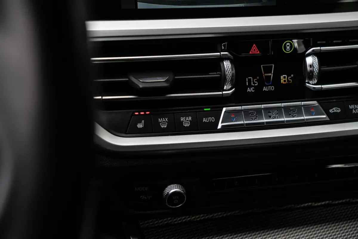 320i M-Sport CAMERA / LEER / HUD