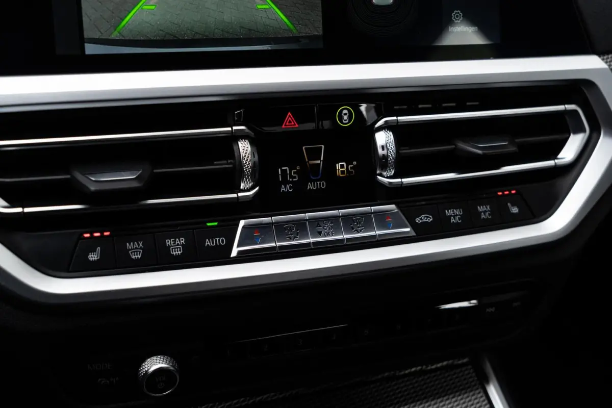 320i M-Sport CAMERA / LEER / HUD
