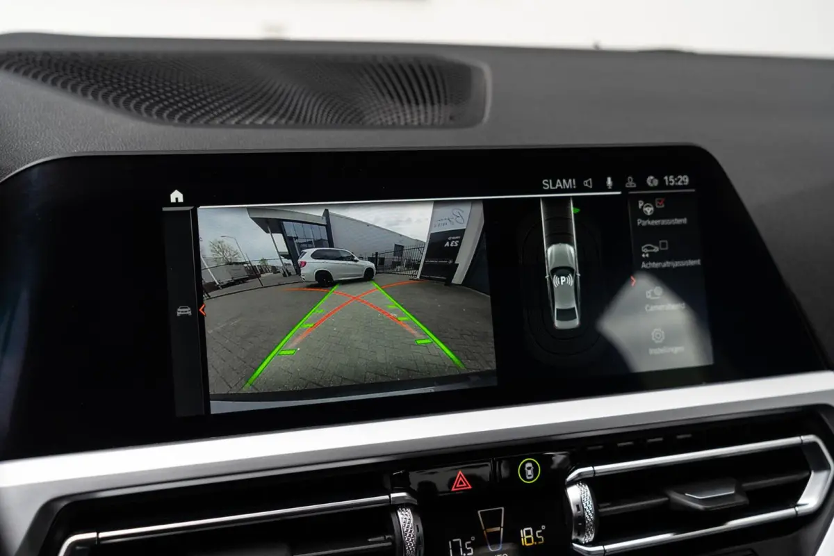 320i M-Sport CAMERA / LEER / HUD