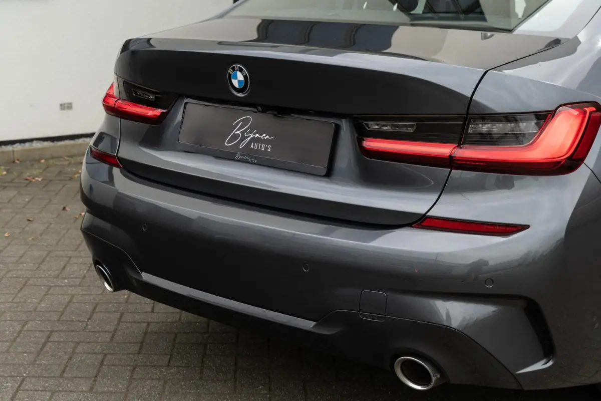 320i M-Sport CAMERA / LEER / HUD