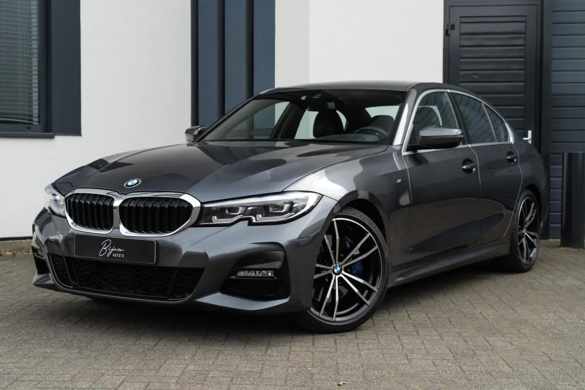 320i M-Sport CAMERA / LEER / HUD